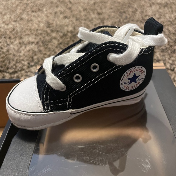 Baby converse size 2 - Picture 3 of 5